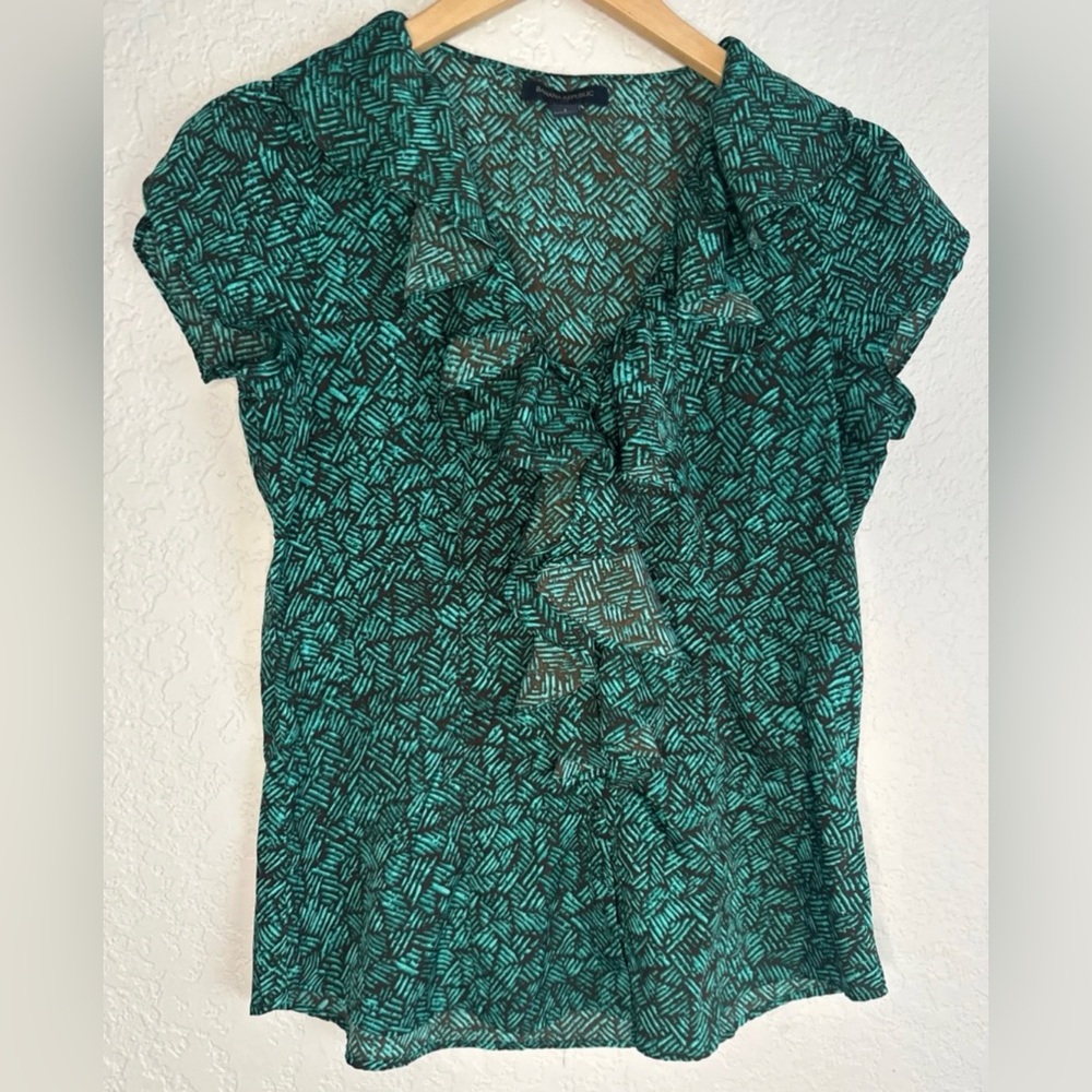 Banana Republic Teal and Black Ruffle Front Blouse. Women’s Size Medium.